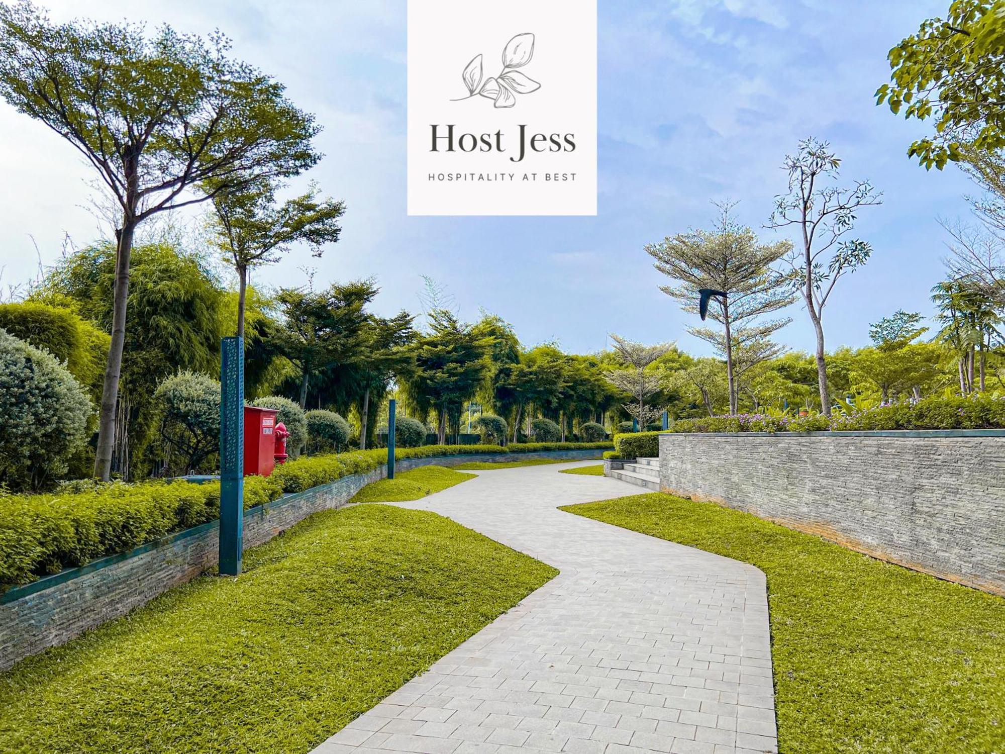 Gold Coast Pik Apartments By Host Jess 雅加达 外观 照片